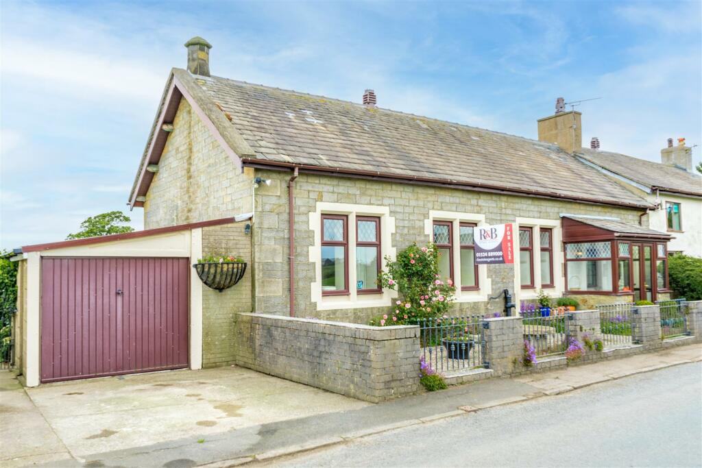 4 bedroom character property for sale in Lowfield Cottage, Thurnham