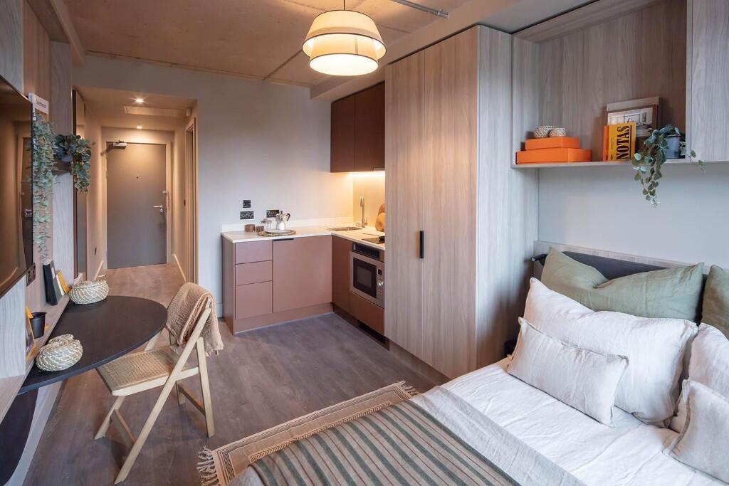 Main image of property: Chatfield Road, London, SW11