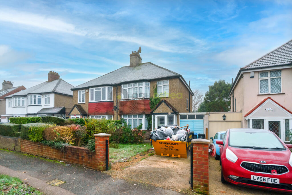 3 bedroom semidetached house for sale in Limpsfield Road, Sanderstead