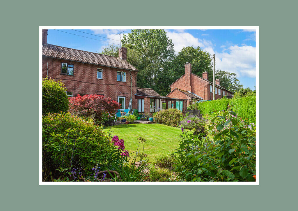 3 Bedroom Semi-detached House For Sale In Wakefield, Pencombe, Nr ...