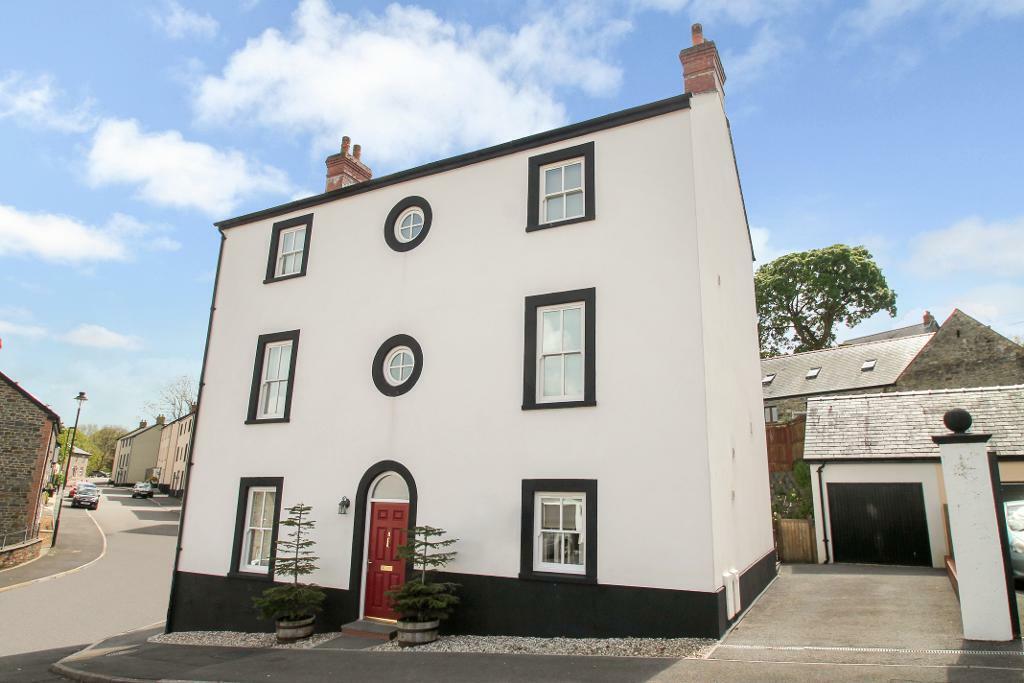 5 bedroom detached house for sale in Sycamore Road, Blaenavon