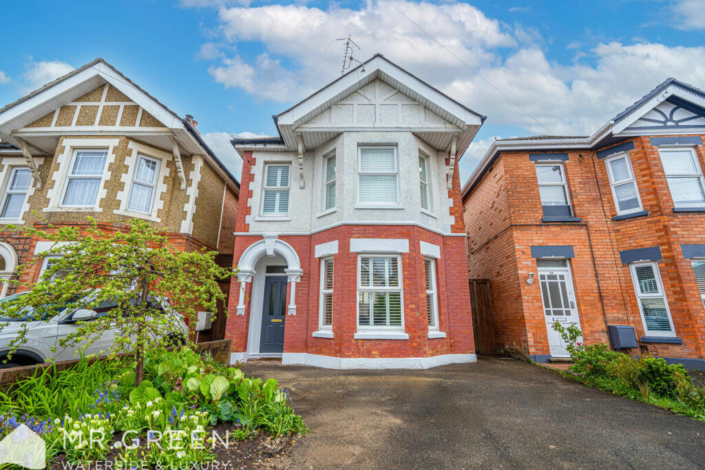 3 bedroom detached house for sale in Irving Road, Southbourne, BH6