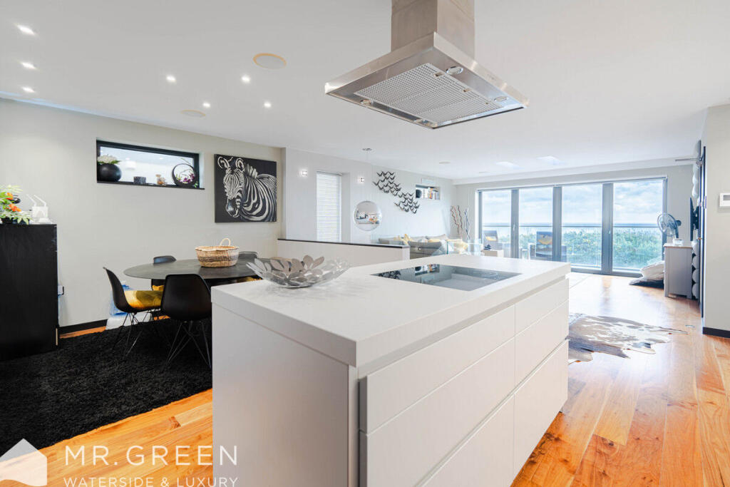 Additional property image - Ocean, 53 Boscombe Overcliff Drive, Bournemouth, BH5 2DW