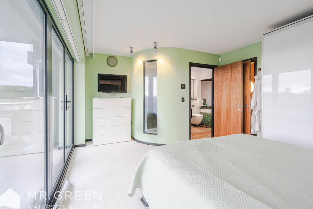 Additional property image - Ocean, 53 Boscombe Overcliff Drive, Bournemouth, BH5 2DW