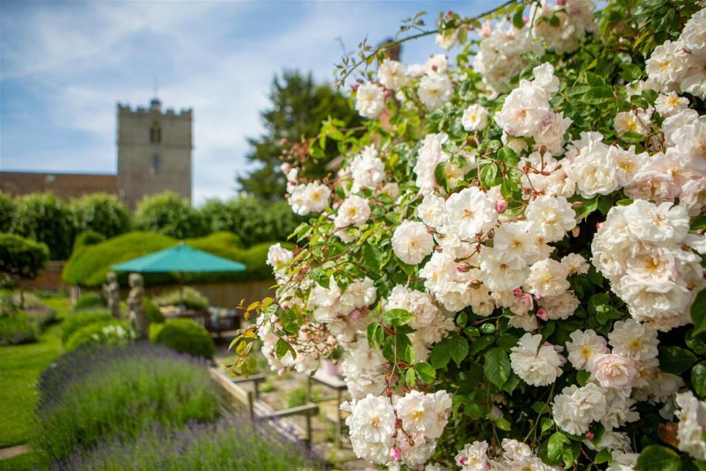 9 bedroom country house for sale in Chieveley, Newbury, RG20 8UT, RG20