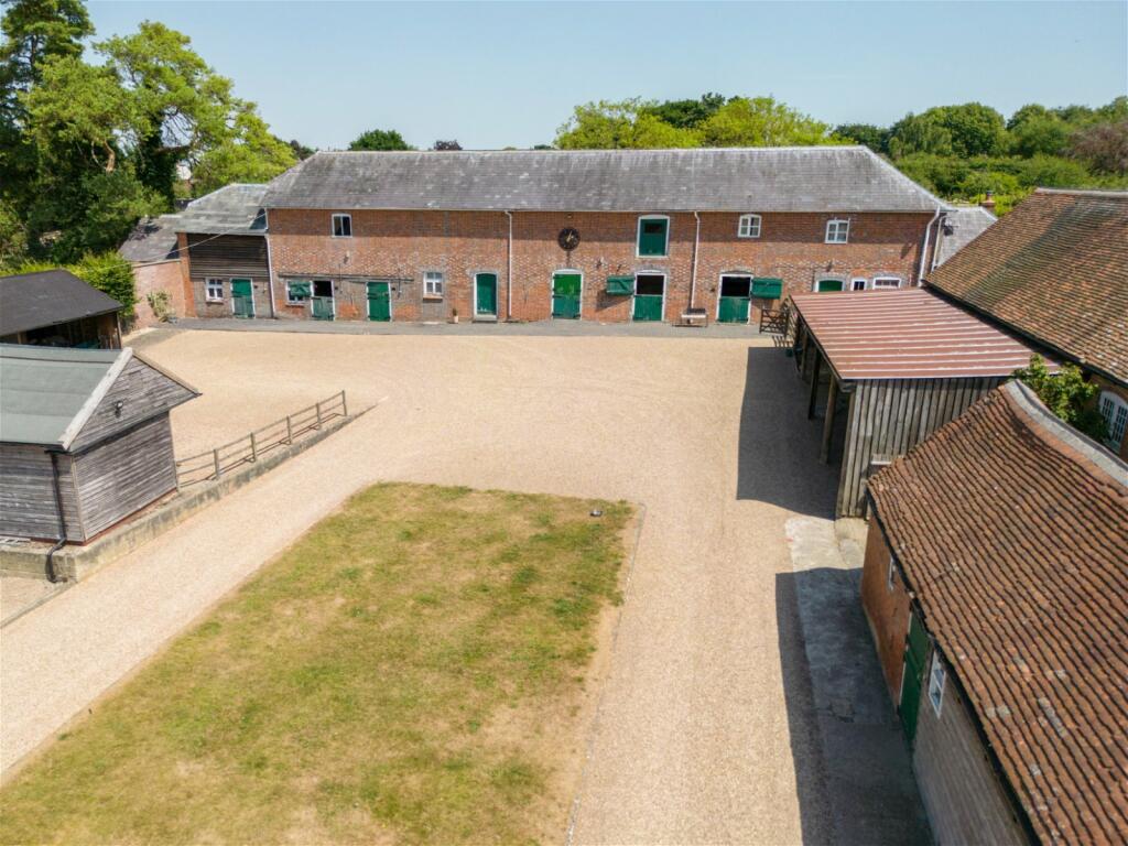 9 bedroom country house for sale in Chieveley, Newbury, RG20 8UT, RG20