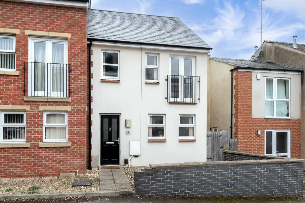 3 bedroom end of terrace house for sale in Bloomsbury Street, Town Centre, Cheltenham, GL51