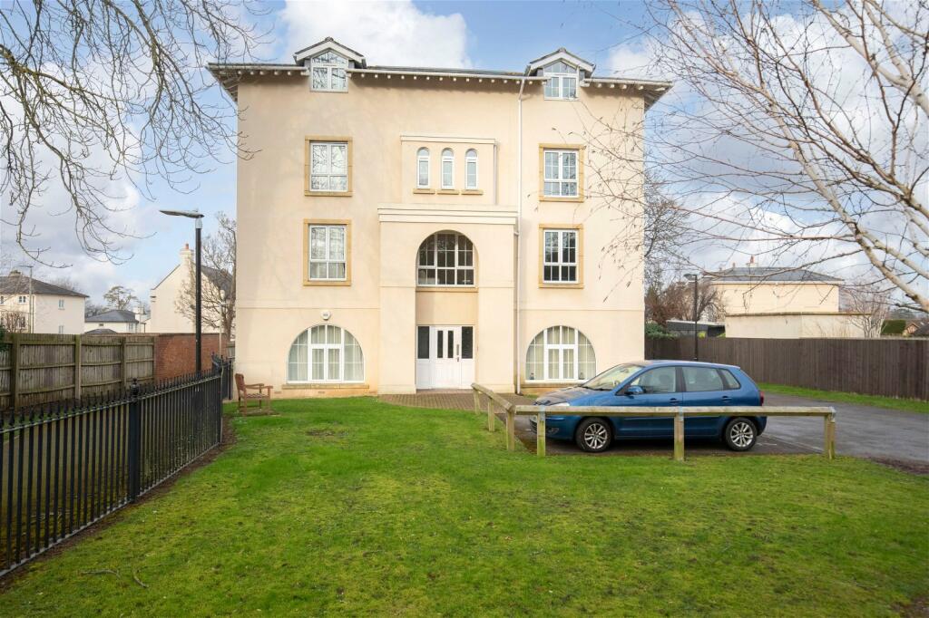 2 bedroom apartment for sale in The Park, Cheltenham, GL50