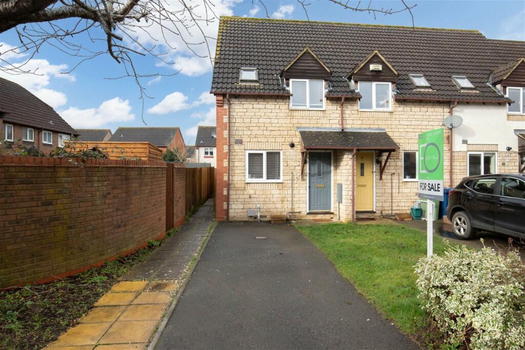 2 bedroom end of terrace house for sale in The Cornfields,