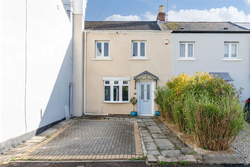 3 bedroom terraced house for sale in Upper Park Street, Town Centre