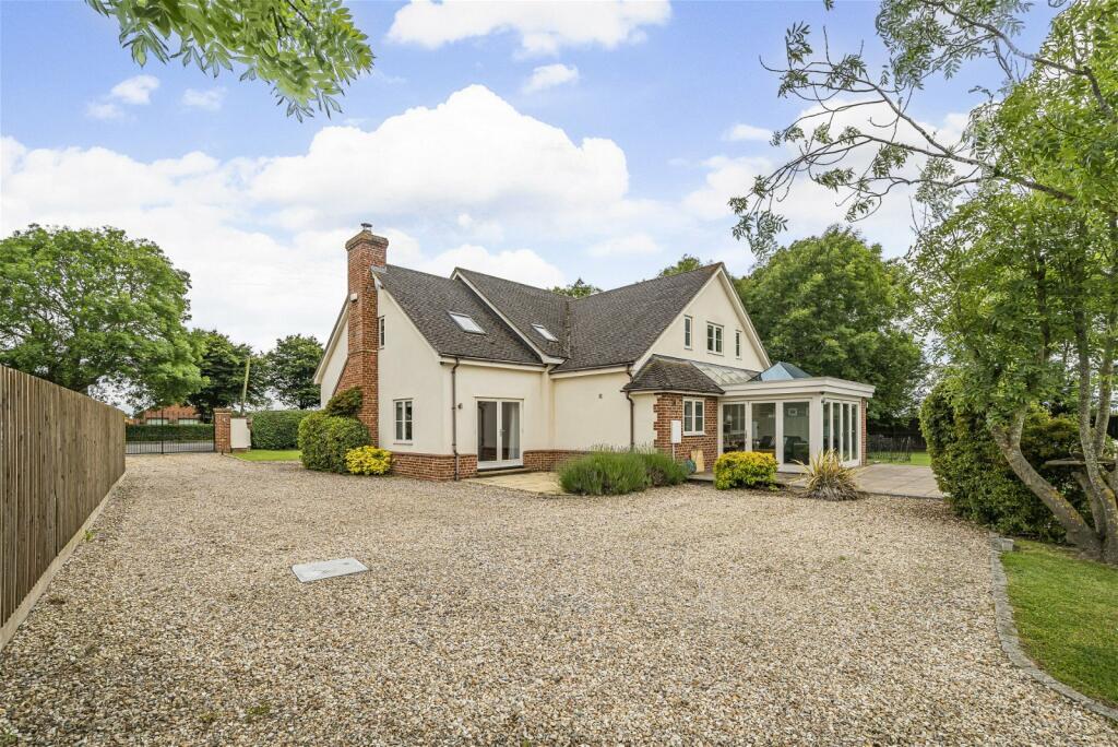 4 bedroom detached house for sale in Elmstone Hardwicke, Cheltenham, GL51