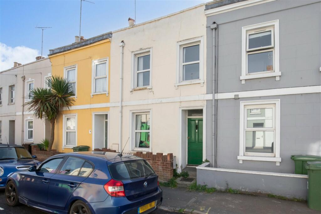 4 bedroom terraced house for sale in St. Pauls Road, St. Pauls