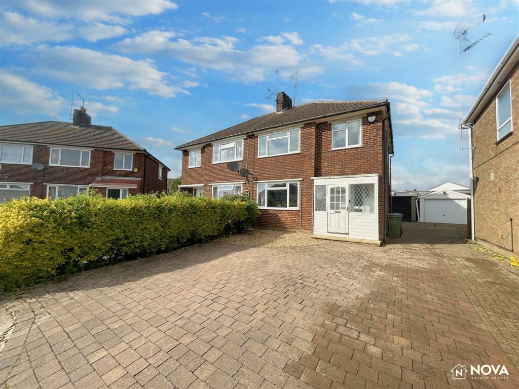3 bedroom house for sale in Cranbrook Drive, Luton, LU3
