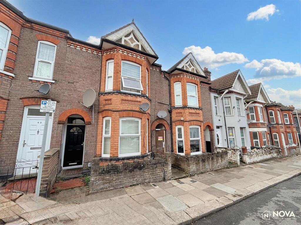 Main image of property: Lyndhurst Road, Luton