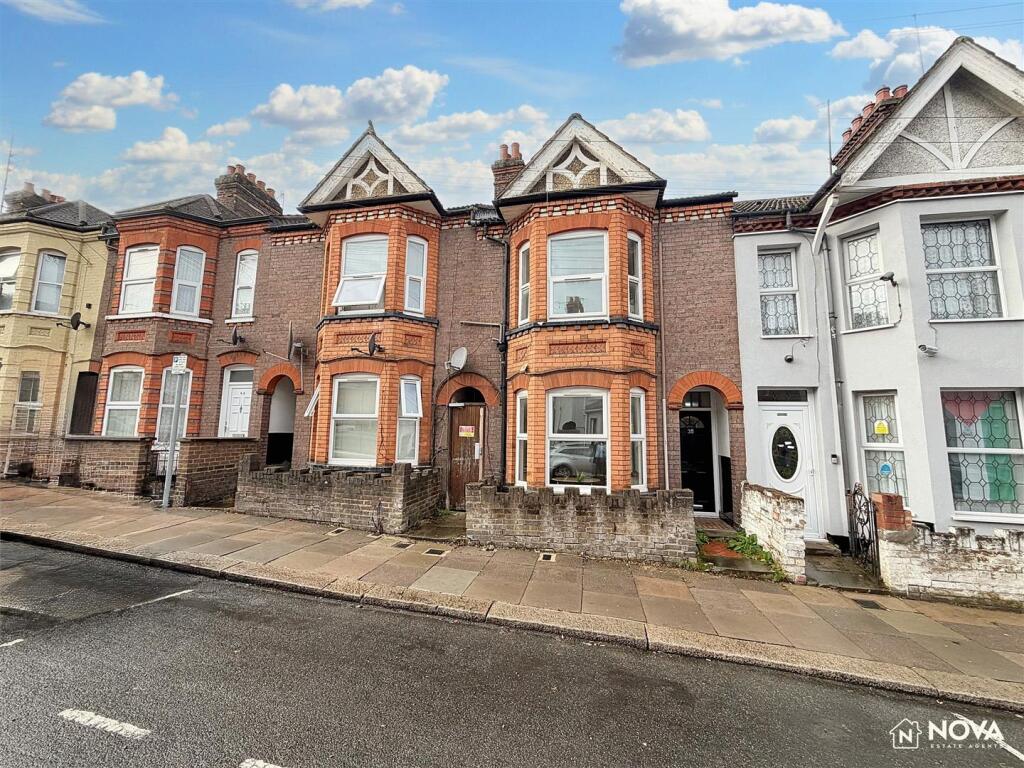 Main image of property: Lyndhurst Road, Luton