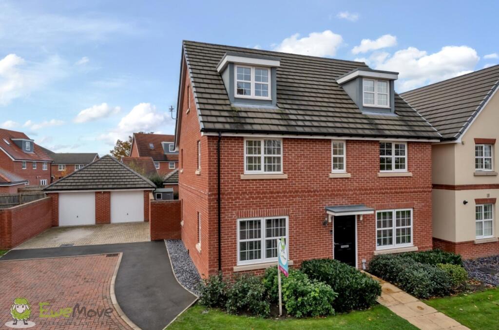 5 bedroom detached house for sale in Hayes Drive, Three Mile Cross, Reading, Berkshire, RG7