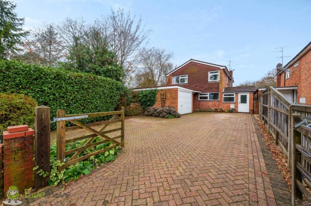 4 bedroom detached house for sale in Burney Bit, Pamber Heath, Tadley