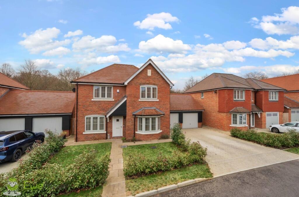 4 bedroom detached house for sale in Ragmoor Close, Riseley, Reading