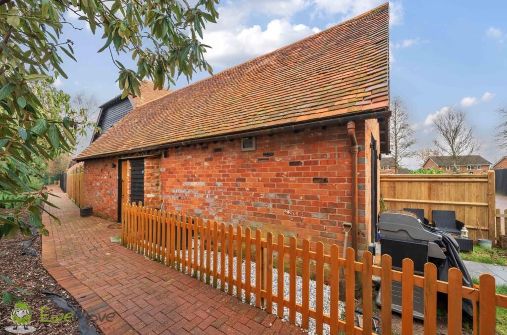 1 bedroom bungalow for sale in Old Grange Close, Calcot, Reading