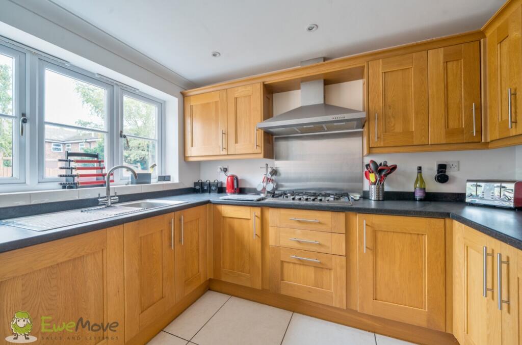 Main image of property: Rawlings Close, Tadley, Hampshire, RG26
