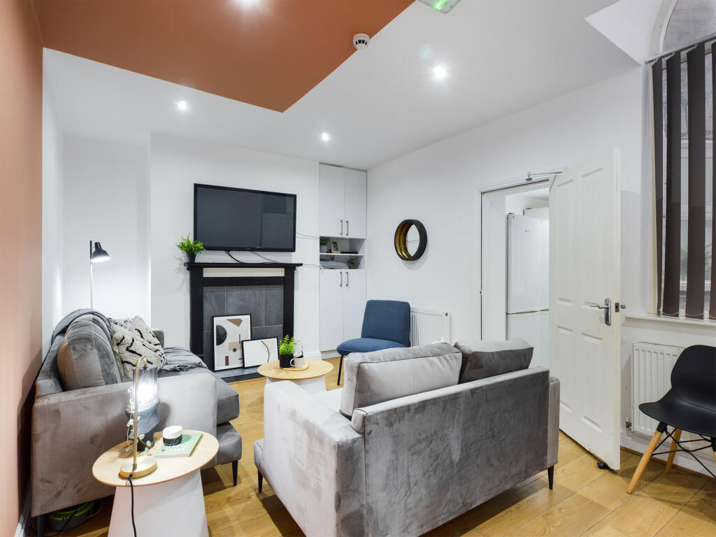8 bedroom flat for rent in 213, Smithdown Road, Liverpool, L15