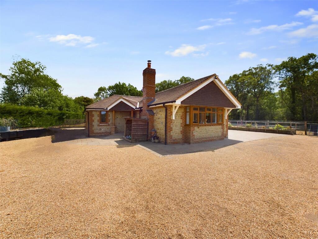 3 bedroom detached house for sale in Pound Farm Lane, Ash Green, Surrey