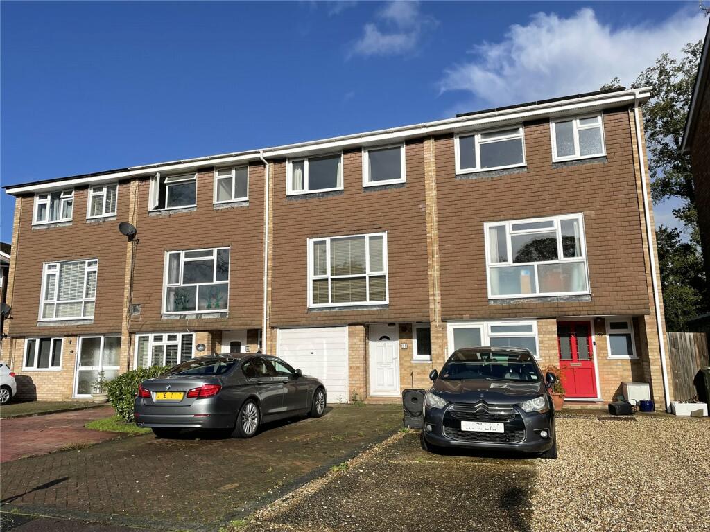 4 bedroom town house for sale in Ashdown Avenue, Farnborough, Hampshire