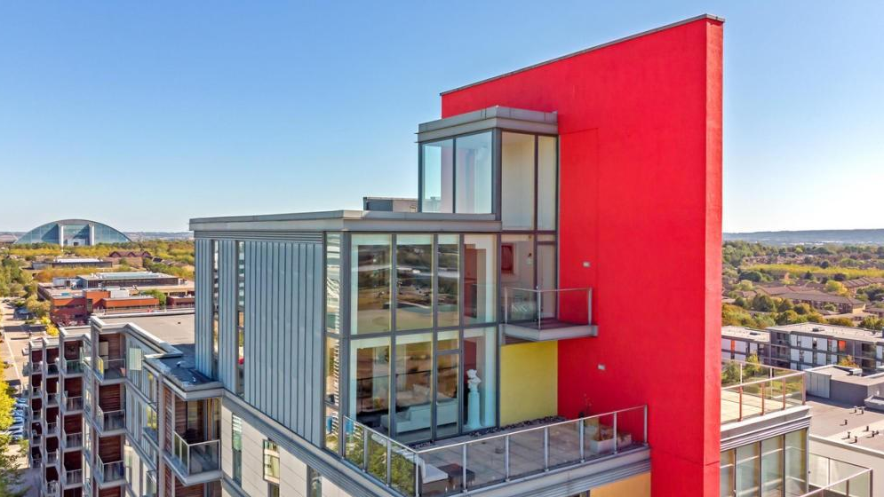 Main image of property: 91 Pearl House, MK9 **Chairmans Exclusive 2 Storey Penthouse ** Probably the best Penthouse in Central MK! now £3250 PCM