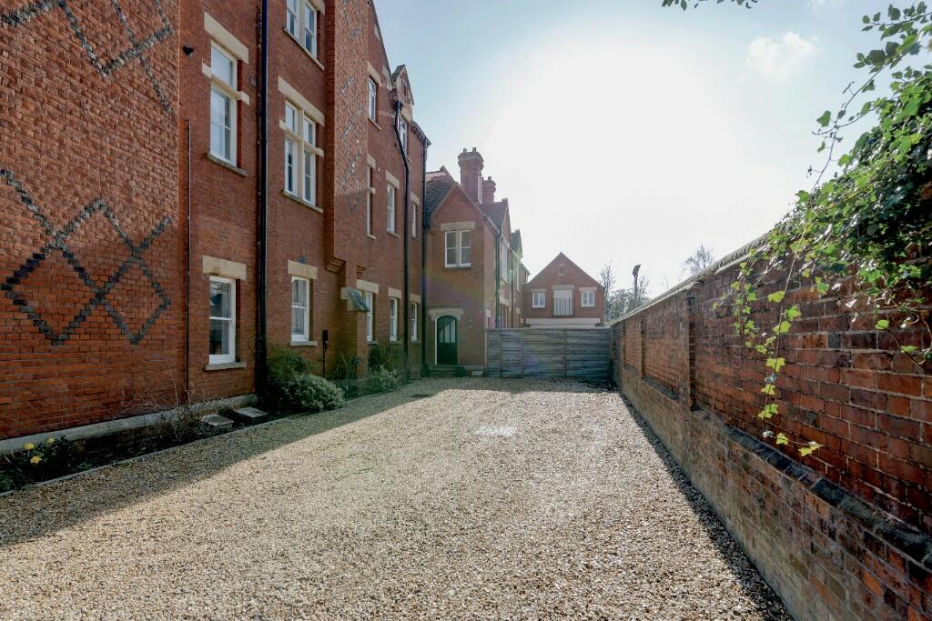 Main image of property: Kensington Gardens, Bedford, Bedfordshire, MK40