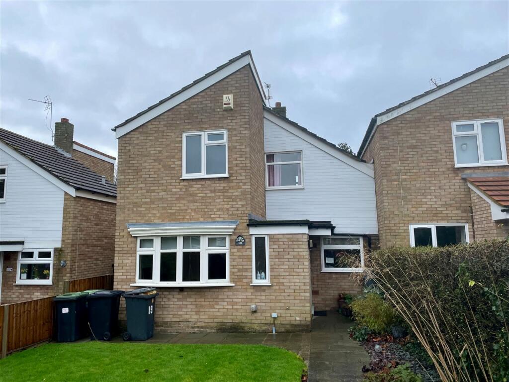 3 bedroom semidetached house for sale in Manor Close, Clifton