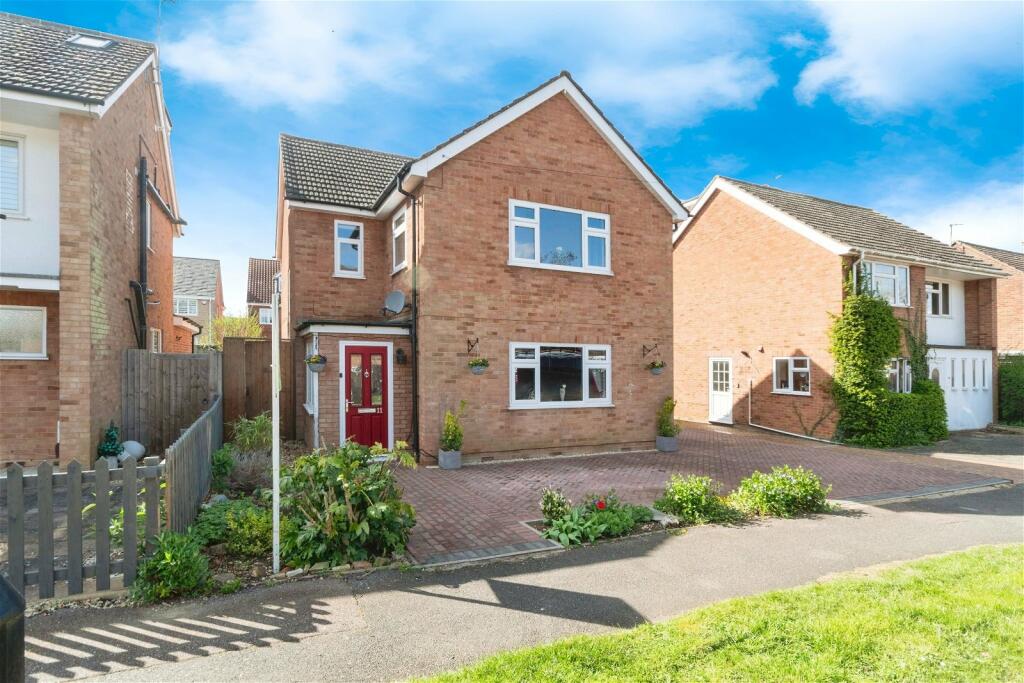 4 bedroom detached house for sale in Spring Road, Clifton, Shefford