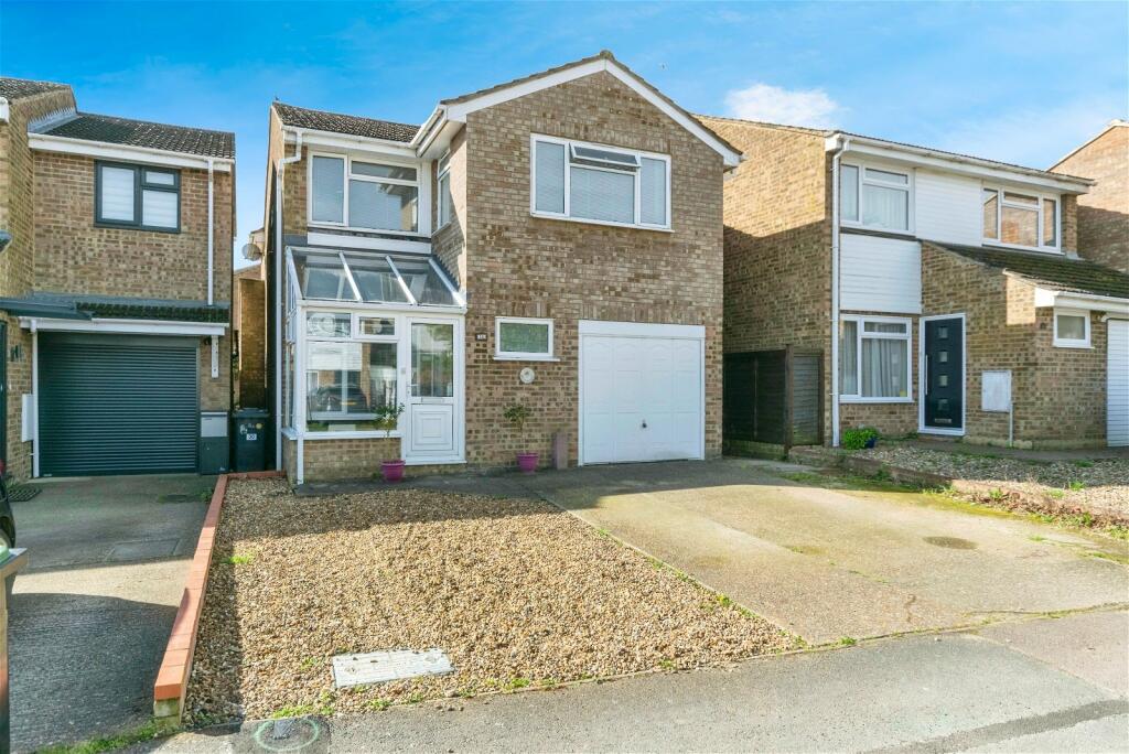 4 bedroom detached house for sale in Brookmead, Meppershall, Shefford