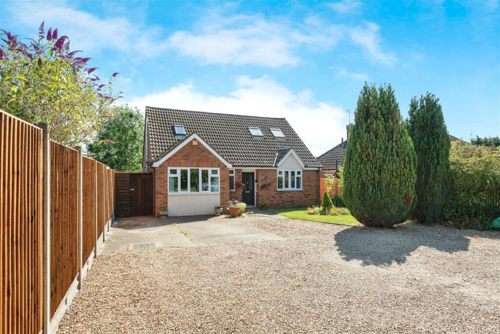 Main image of property: Bedford Road, Henlow, SG16 6DR