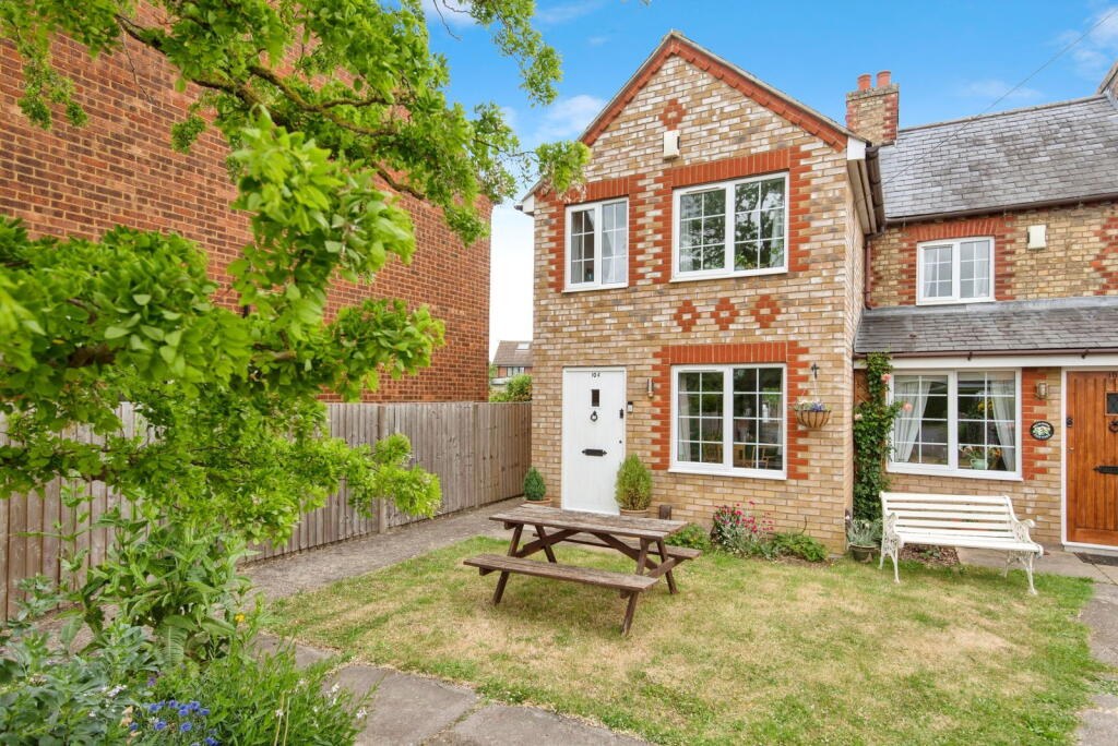 Main image of property: Bedford Road, Barton-le-Clay, Bedford, MK45 4LR