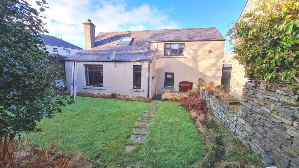 3 bedroom detached house