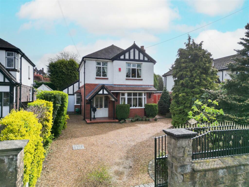 4 bedroom detached house for sale in Tunstall Road, Knypersley, Stoke