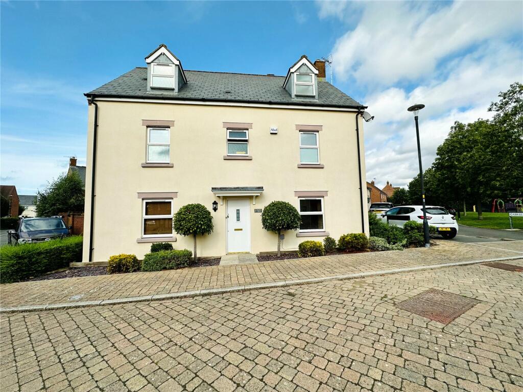 5 bedroom detached house for sale in 7 Helena Road, Oakhurst, Swindon, SN25