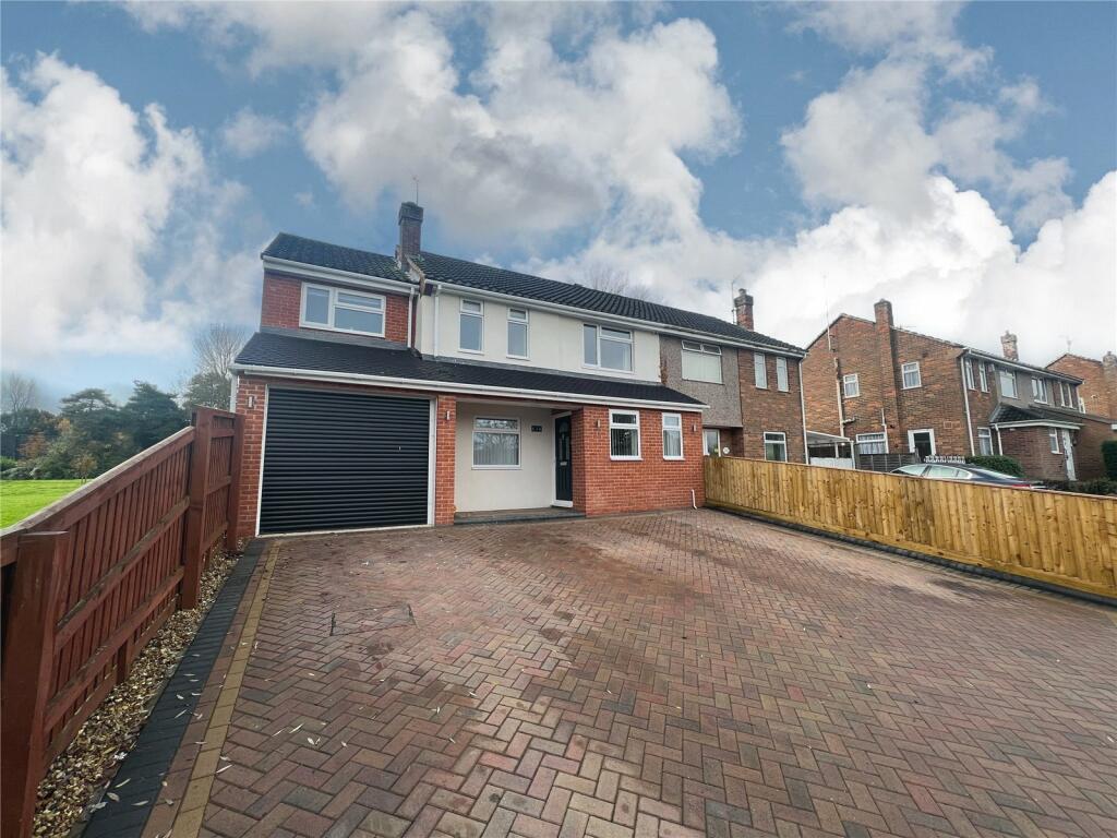 4 bedroom semidetached house for sale in Queens Drive, Swindon, SN3