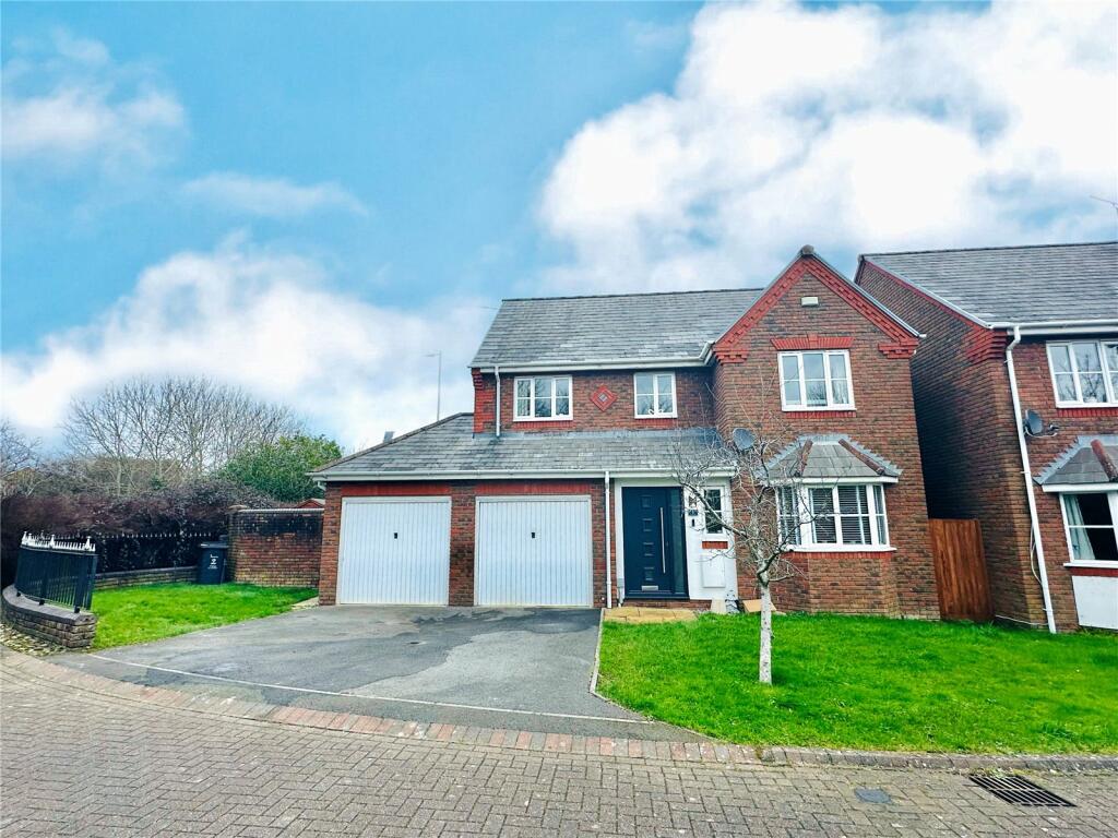 4 bedroom detached house for sale in Fovant Close, Peatmoor, Swindon, SN5