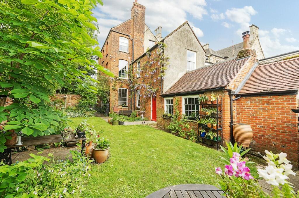 5 bedroom detached house for sale in Market Place, Faringdon, Oxon, SN7