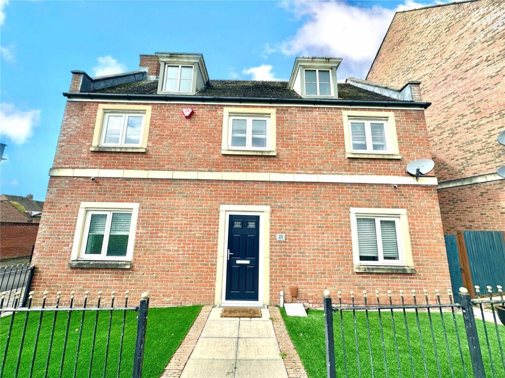 4 bedroom detached house for sale in Redhouse Gardens, Redhouse, Swindon, SN25