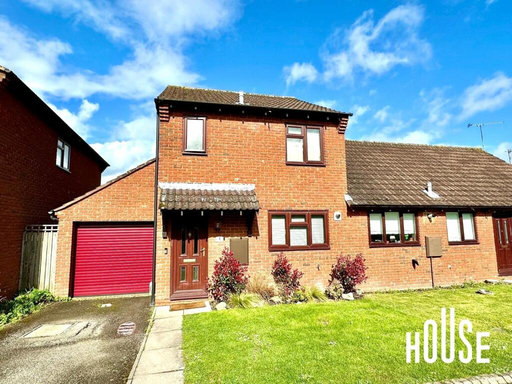 3 bedroom semidetached house for sale in Kimbers Field, Wanborough