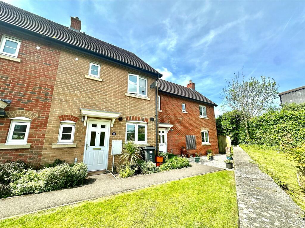 2 bedroom terraced house for sale in Strouds Close, Old Town, Swindon, SN3