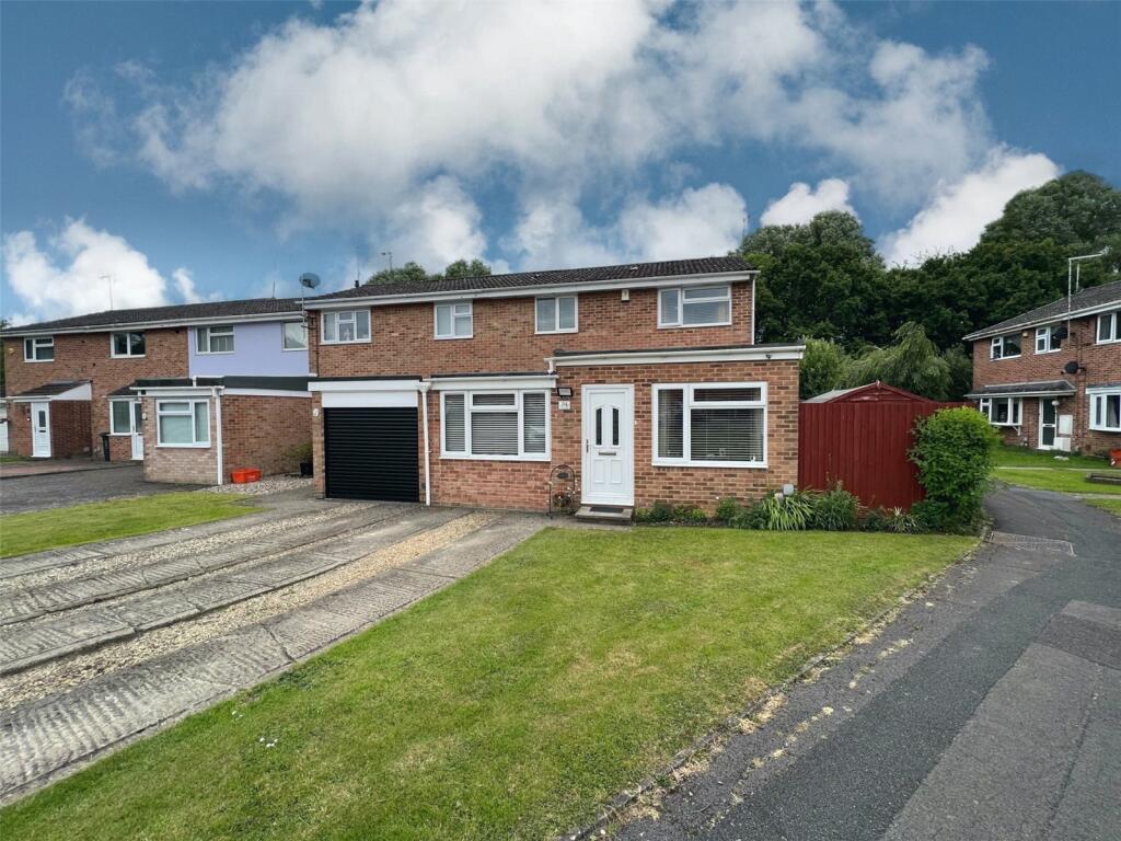 2 bedroom end of terrace house for sale in Ashmore Close, Nythe