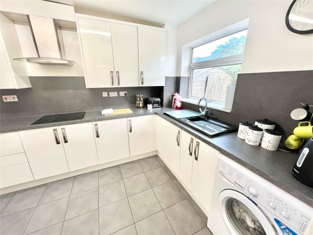 3 bedroom detached house for sale in St Albans Close, Rodbourne