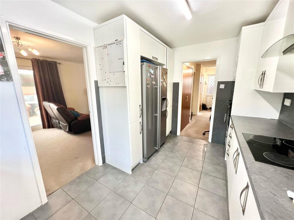 3 bedroom detached house for sale in St Albans Close, Rodbourne