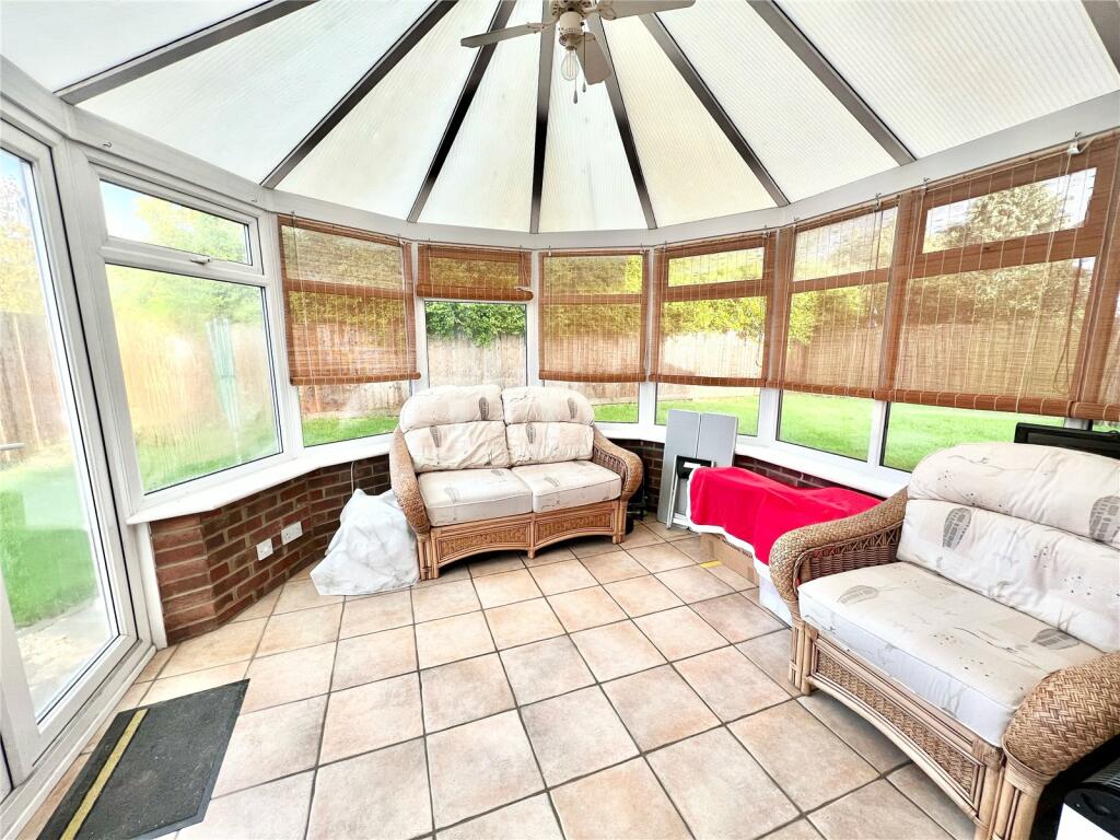 3 bedroom detached house for sale in St Albans Close, Rodbourne
