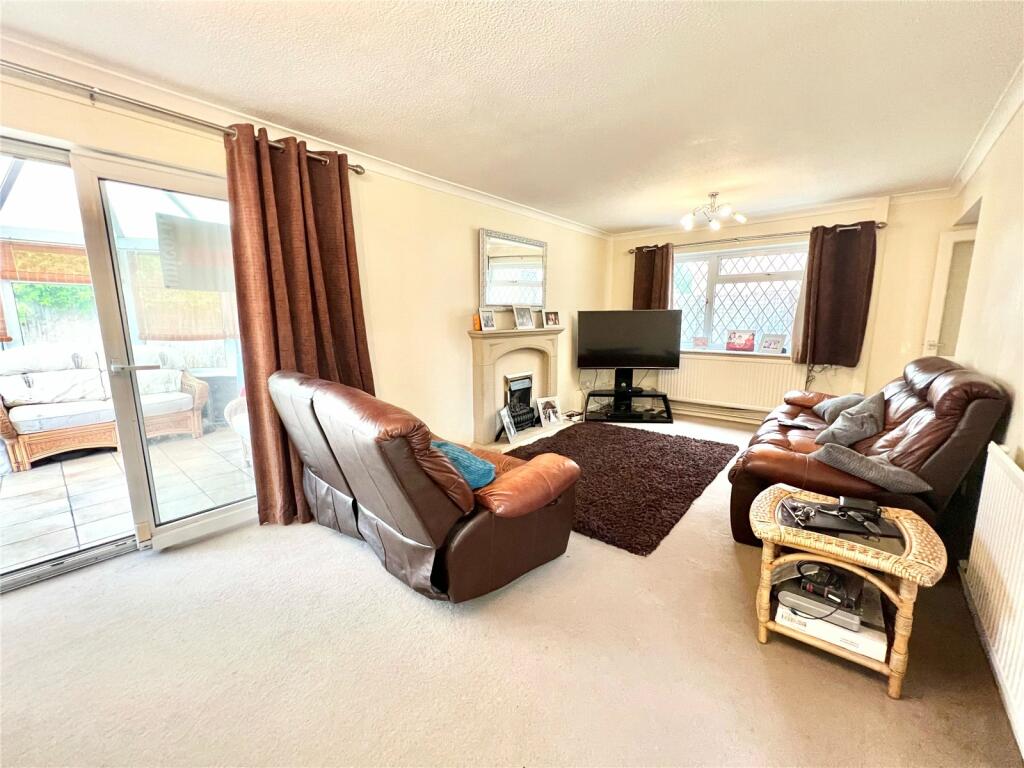 3 bedroom detached house for sale in St Albans Close, Rodbourne