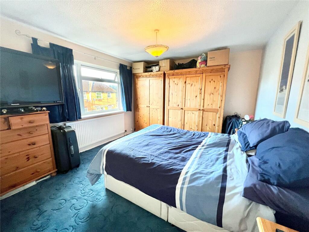 3 bedroom detached house for sale in St Albans Close, Rodbourne