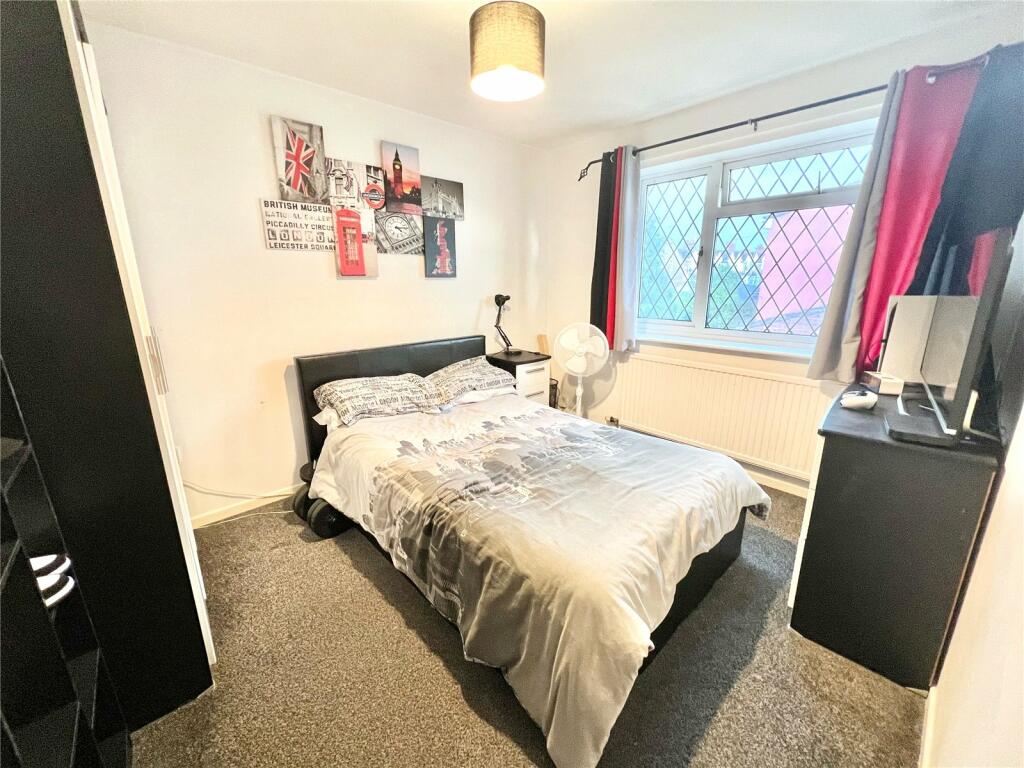 3 bedroom detached house for sale in St Albans Close, Rodbourne